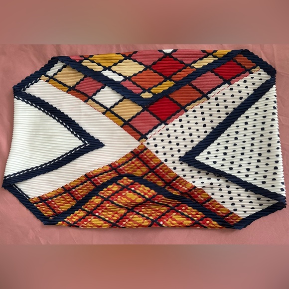 Colorful Geometric Pattern Scarf - Picture 3 of 3